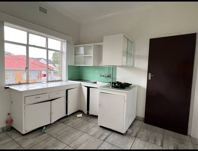 9 BEDROOM APARTMENT BLOCK FOR SALE IN ROSETTENVILLE